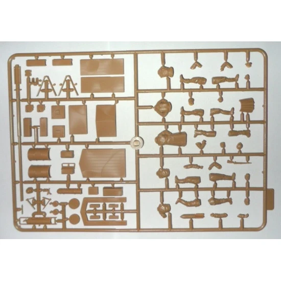 Bf 109F-4 with German Luftwaffe Personnel 1/48 ICM 48804