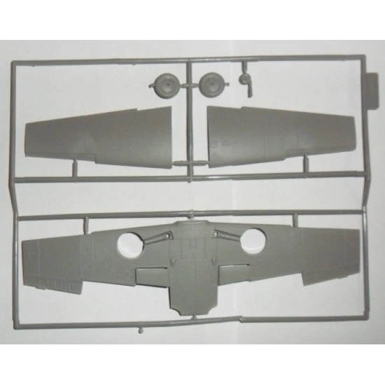 Bf 109F-4 with German Luftwaffe Personnel 1/48 ICM 48804