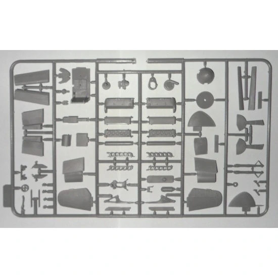 Bf 109F-4 with German Luftwaffe Personnel 1/48 ICM 48804