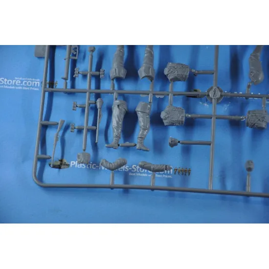 Master Box 3515 1/35 German Tank Hunters 1944 Plastic Model Kit