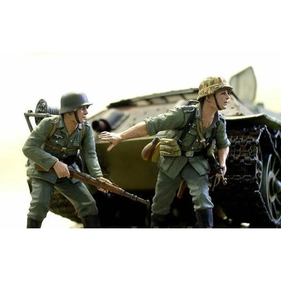 Master Box 3540 1/35 German Signals Personnel Stalingrad 1942 Model Kit