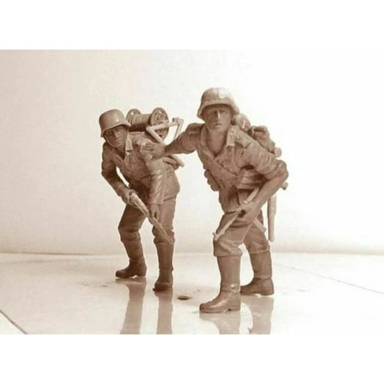 Master Box 3540 1/35 German Signals Personnel Stalingrad 1942 Model Kit