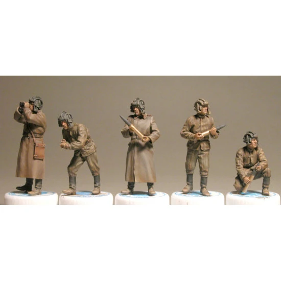 Miniart 35037 1/35 Soviet Self Propelled Gun Crew Plastic Figures Kit