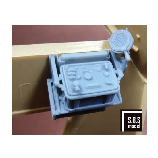 Sbs 3d033 1/35 Radio Equipment For Sd.kfz. 251/1 Fusprech.f 1944