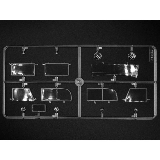 Icm 24024 1/24 Type G4 With Mg 34 And German Staff Personnel Plastic Model Kit