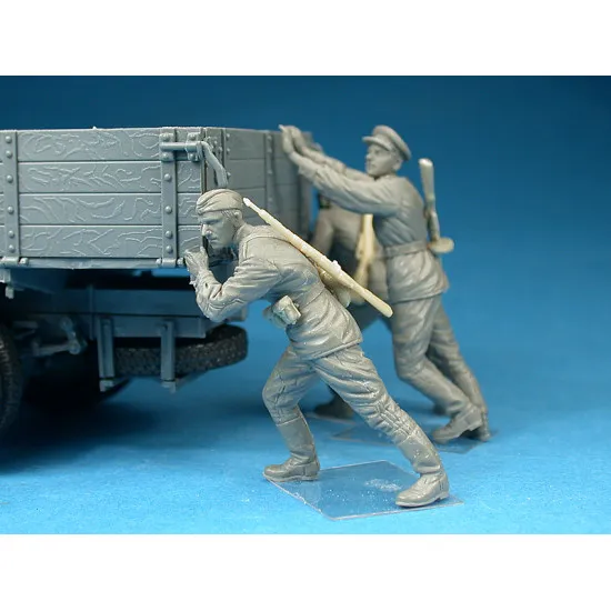 GAZ-AAA Mod. 1943 Cargo truck 1/35 Miniart 35133