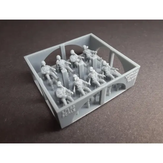 Rise144 Models Rm069 1/144 Vietnam Era Pilots Sitting 8x Pilots Different Poses