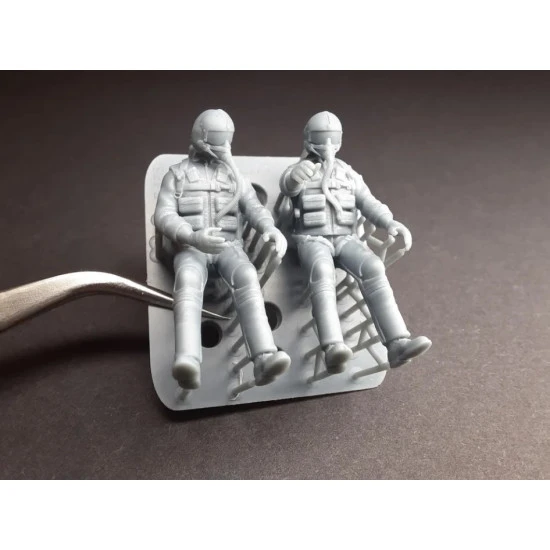 Rise144 Models Rm48005 1/48 Vietnam Era Pilots Sitting Set No 1 2x Pilots