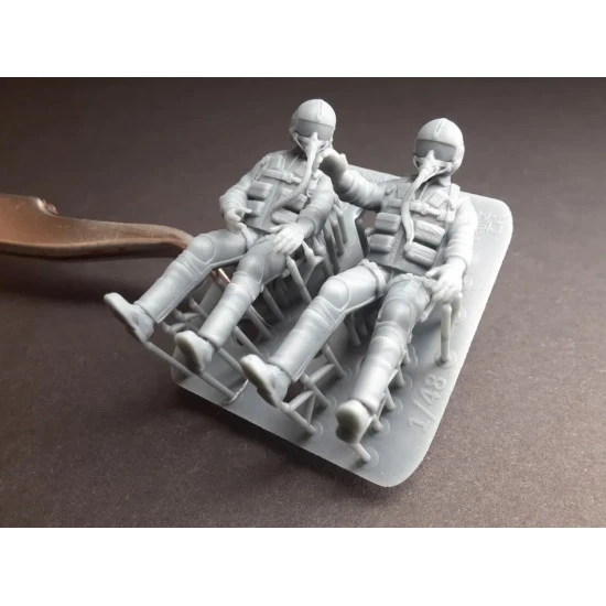 Rise144 Models Rm48005 1/48 Vietnam Era Pilots Sitting Set No 1 2x Pilots