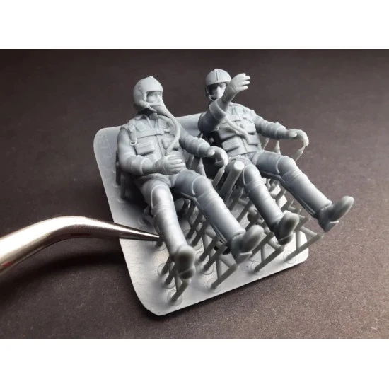 Rise144 Models Rm48006 1/48 Vietnam Era Pilots Sitting, Set No 2 2x Pilots