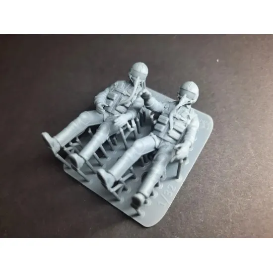 Rise144 Models Rm32001 1/32 Vietnam Era Pilots Sitting, Set No 1 2x Pilots