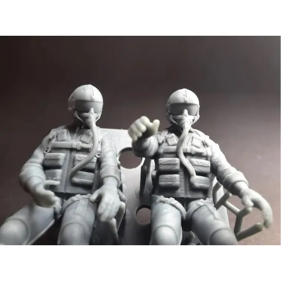 Rise144 Models Rm32001 1/32 Vietnam Era Pilots Sitting, Set No 1 2x Pilots