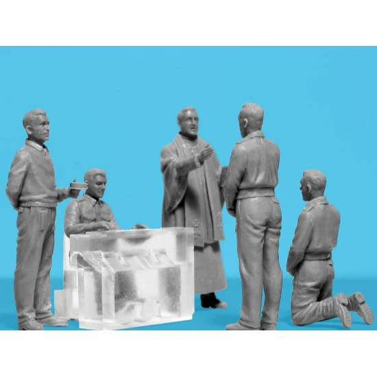 Icm 35616 1/35 You Are Important To God Prayer Before Battle New Molds