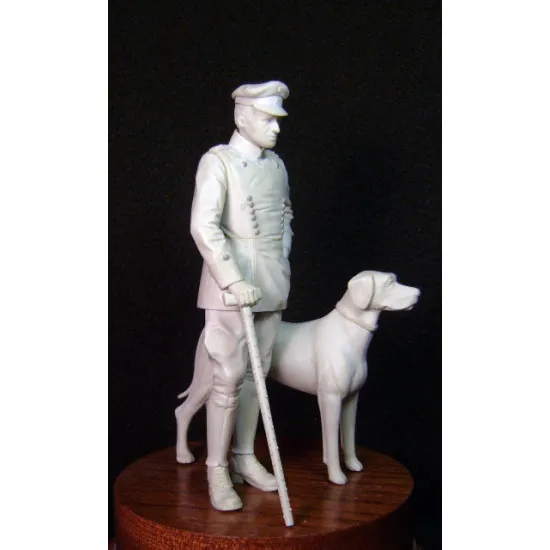 THE RED BARON MANFRED VON RICHTHOFEN WWI FLYING ACE PLASTIC MODEL KIT 1/16 MINIART 16032