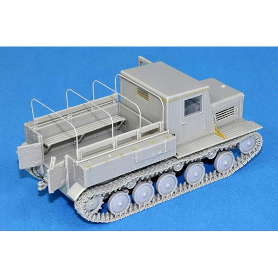YA-12 SOVIET ARTILLERY TRACTOR - PLASTIC MODEL KIT SCALE 1/35 MINIART 35052