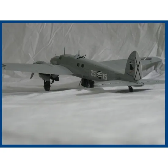 Roden 005 1/72 Heinkel He-111b German Bomber Airplane 1937 Wwii Model Kit