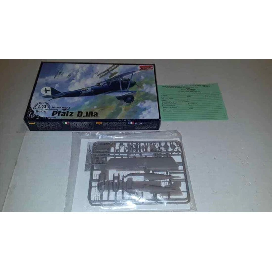 Roden 015 1/72 German Biplane Fighter Pfalz D.iiia. Scale Model Kit