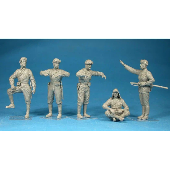 Japanese tank crew 1/35 Miniart 35128