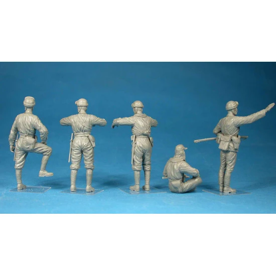 Japanese tank crew 1/35 Miniart 35128