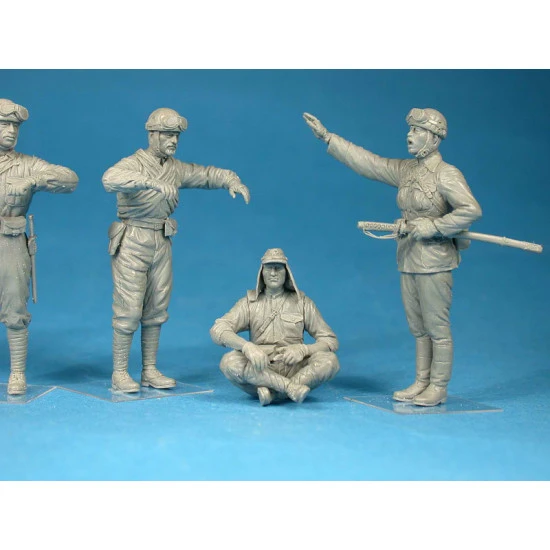 Japanese tank crew 1/35 Miniart 35128