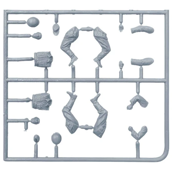 Kfz.70 (MB 1500A) German 4x4 car with crew 1/35 Miniart 35139