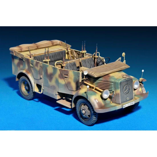 Kfz.70 (MB 1500A) German 4x4 car with crew 1/35 Miniart 35139