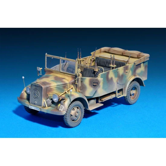 Kfz.70 (MB 1500A) German 4x4 car with crew 1/35 Miniart 35139