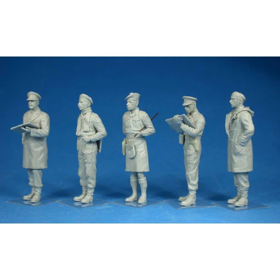 WWII British officers 1/35 Miniart 35165 WWII British officers 1/35 Miniart 35165