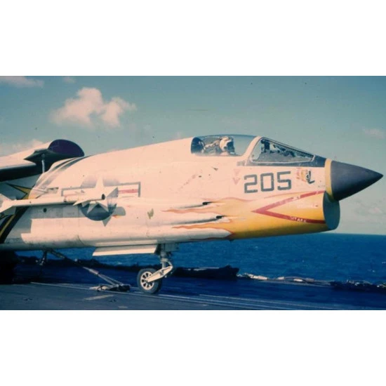 Cat4-r48079 1/48 F8 Crusader Wheels Early Disassembled Aircraft Accessories