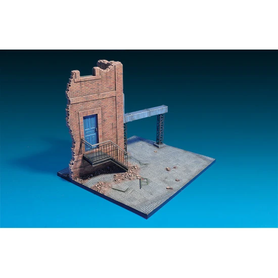 Ruined factory with base 1/35 Miniart 36053