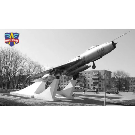 Sukhoi Su-7BMK Soviet fighter-bomber, export 1/72 ModelSvit 72002