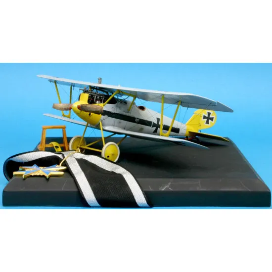 Roden 613 1/32 Pfalz D.iii German Biplane-fighter Wwi Plastic Model Kit