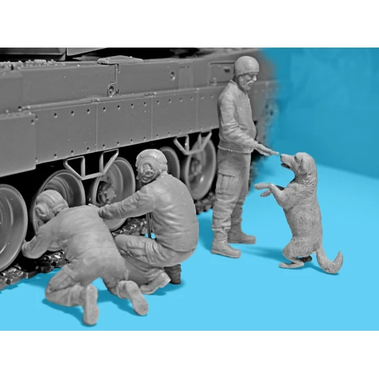 Icm 35757 1/35 Leopard 2 Crew Of The Armed Forces Of Ukraine