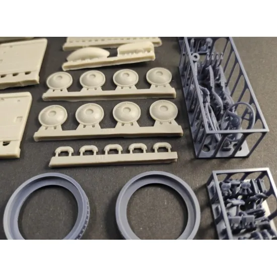 Red Wheel 25001 1/25 Tucker 48 Full Resin Kit