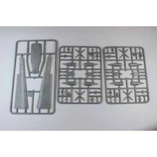 Antonov An-12B cargo aircraft 1/144 Amodel 1470