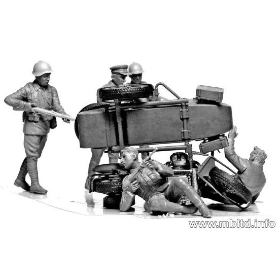 Accident. Soviet and German military men, Summer 1941 1/35 Master Box 3590