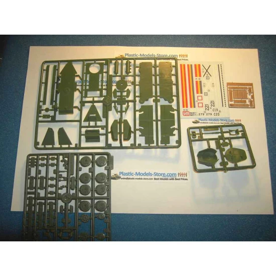 BT-5 Soviet Wheel-Track Light Tank Red Army WWII 1/72 UM 301