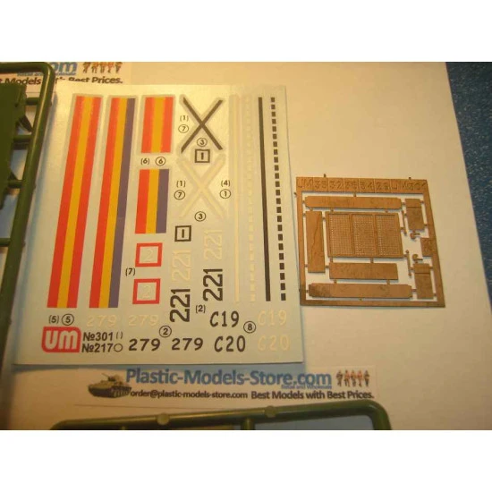 BT-5 Soviet Wheel-Track Light Tank Red Army WWII 1/72 UM 301