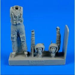 Aerobonus 320089 1/32 Soviet Pilot With Life Jacket The Cold War Period Resin Kit