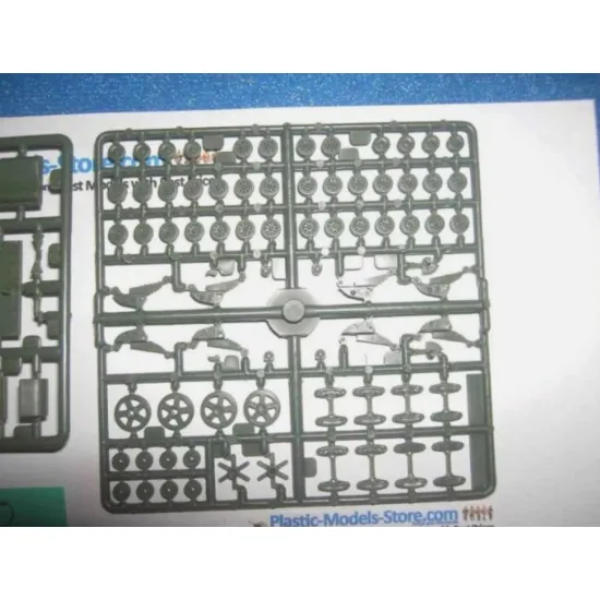 Umt 220 1/72 Ot-133 Soviet Flame Thrower Tank 7 62mm Mg Wwii Model Kit