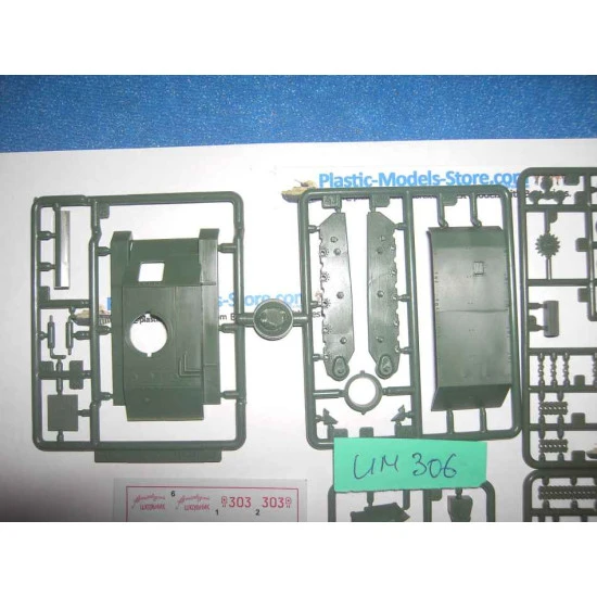 T-70M Soviet Light Tank 45mm Gun 7.62mm MG WWII 1/72 UM 306