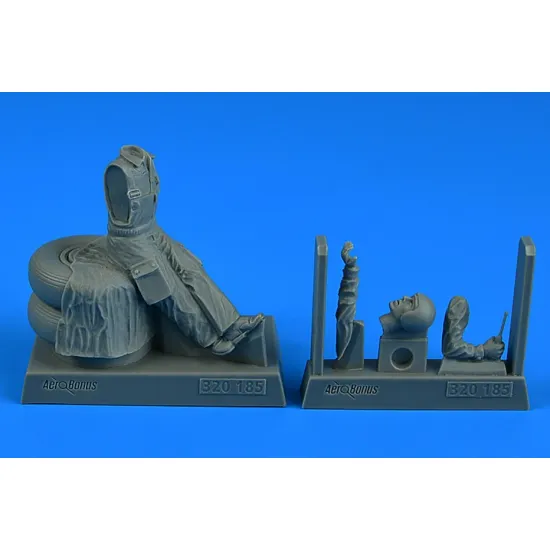 Aerobonus 320185 1/32 Warshaw Pact Aircraft Mechanic D Resin Kit