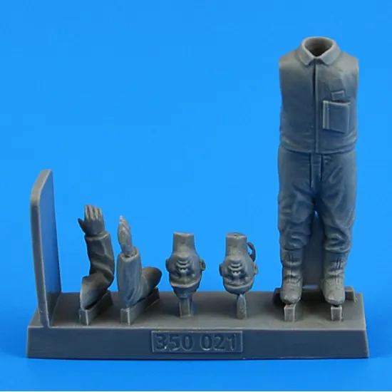 Aerobonus 350021 1/35 Japanese Wwii Suicide Sailor For The Japanese Suicide Craft Kaiten Ii