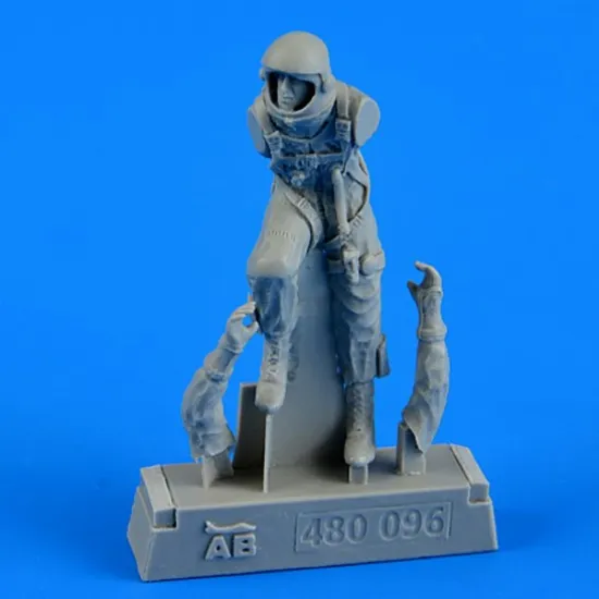 Aerobonus 480096 1/48 U.s.a.f. Fighter Pilot - Pressure Suit 1960 - 1975