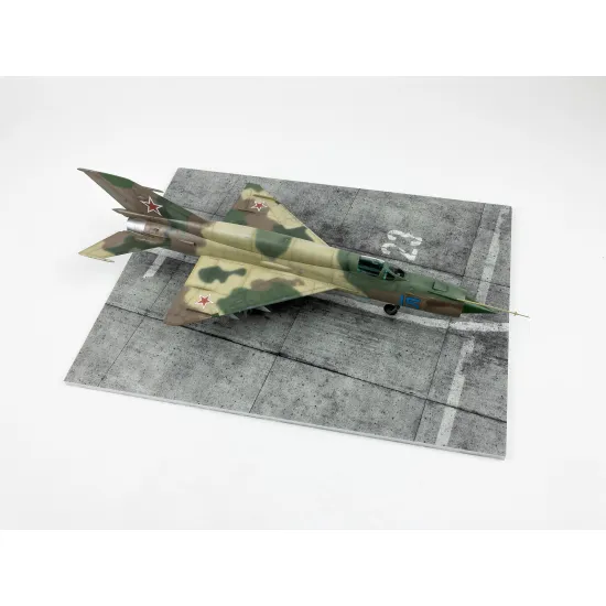 Red Fox Db-48003 1/48 3d Diorama Base Modern Nato Airfield Type 7 300x230mm