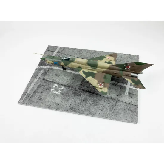 Red Fox Db-48003 1/48 3d Diorama Base Modern Nato Airfield Type 7 300x230mm