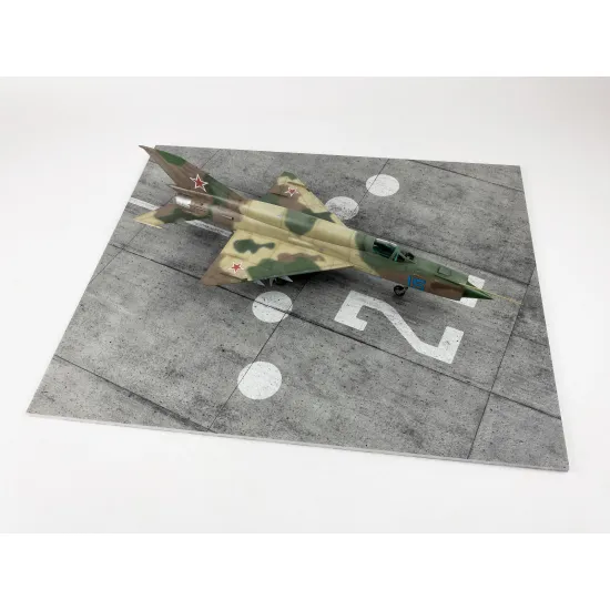 Red Fox Db-48006 1/48 3d Diorama Base Modern Nato Airfield Type 7 380x320mm