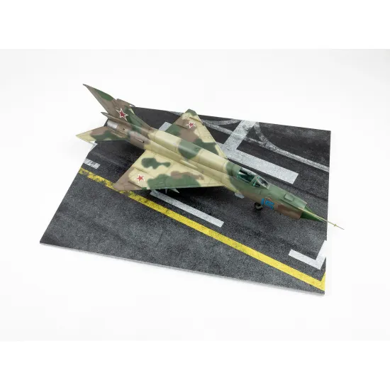 Red Fox Db-48007 1/48 3d Diorama Base Modern Nato Airfield Type 8 300x230mm