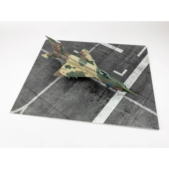 Red Fox Db-48012 1/48 3d Diorama Base Modern Nato Airfield Type 10 380x320mm