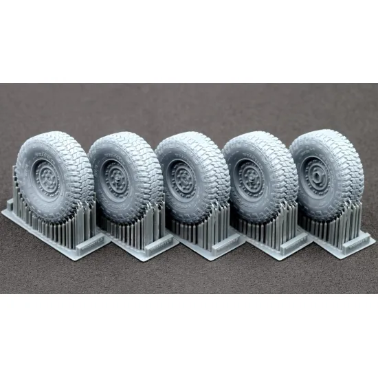 Scalex Wm-35001 1/35 Hmmwv Mt/R 24-bolt Ordinary Wheel Set For Icm